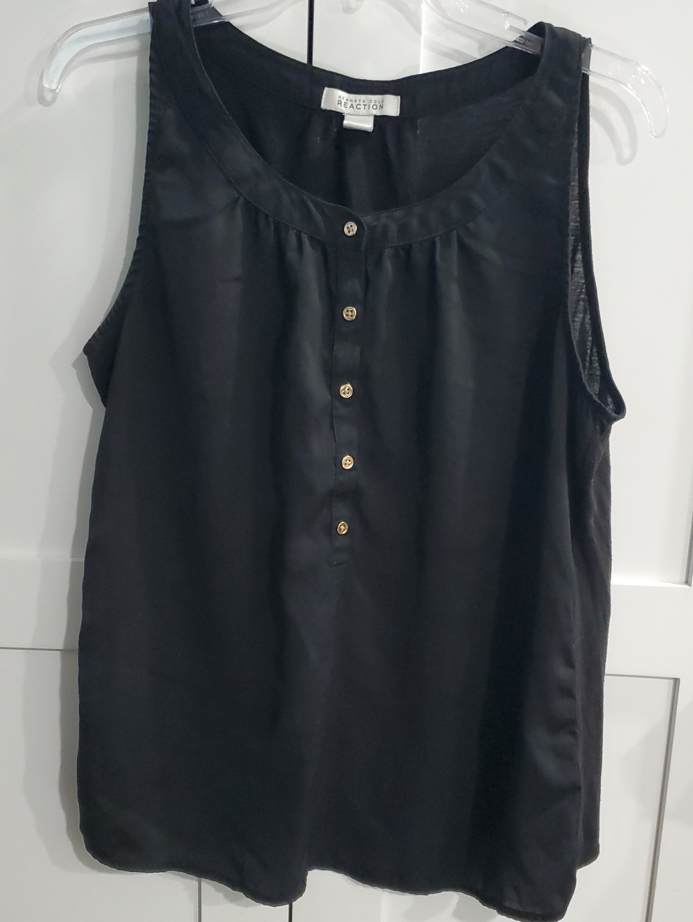 Kenneth Cole Reaction Black Sleeveless Button-Front Camisole
